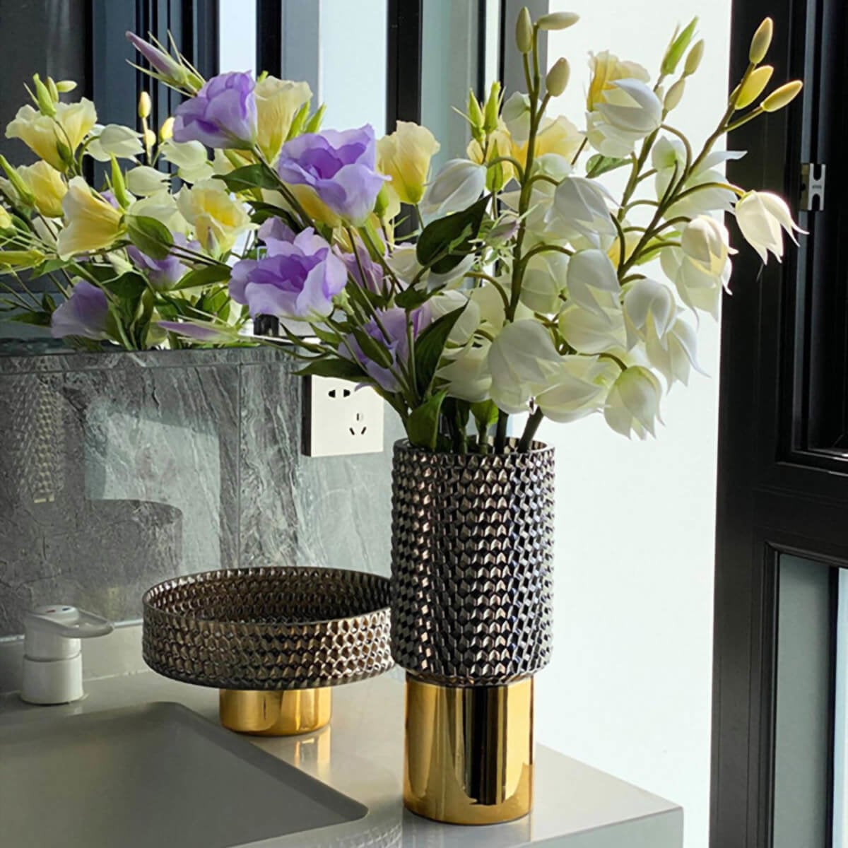 Elevate Decor with a Premium Luxury Glass Flower Golden Vase