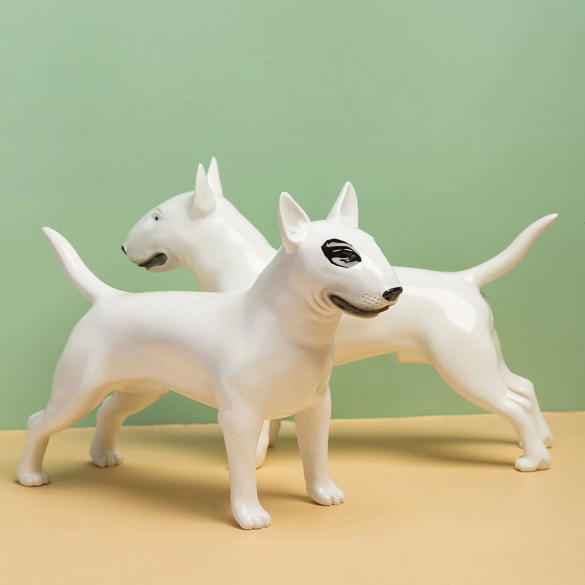 Γλυπτό σκυλιών τέχνης από ρητίνη αγάλματος Bull Terrier