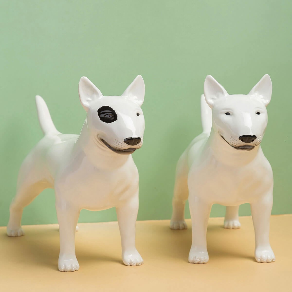 Bull Terrier standbeeld kunst hars hond sculptuur