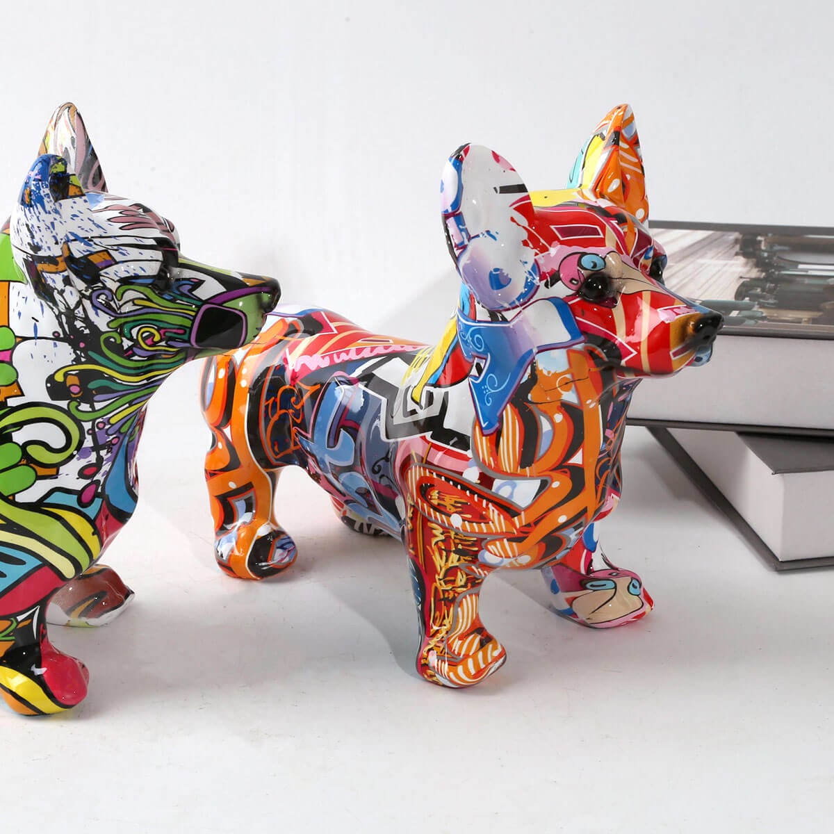 Corgi hundstaty Färgglad graffitikonstskulptur