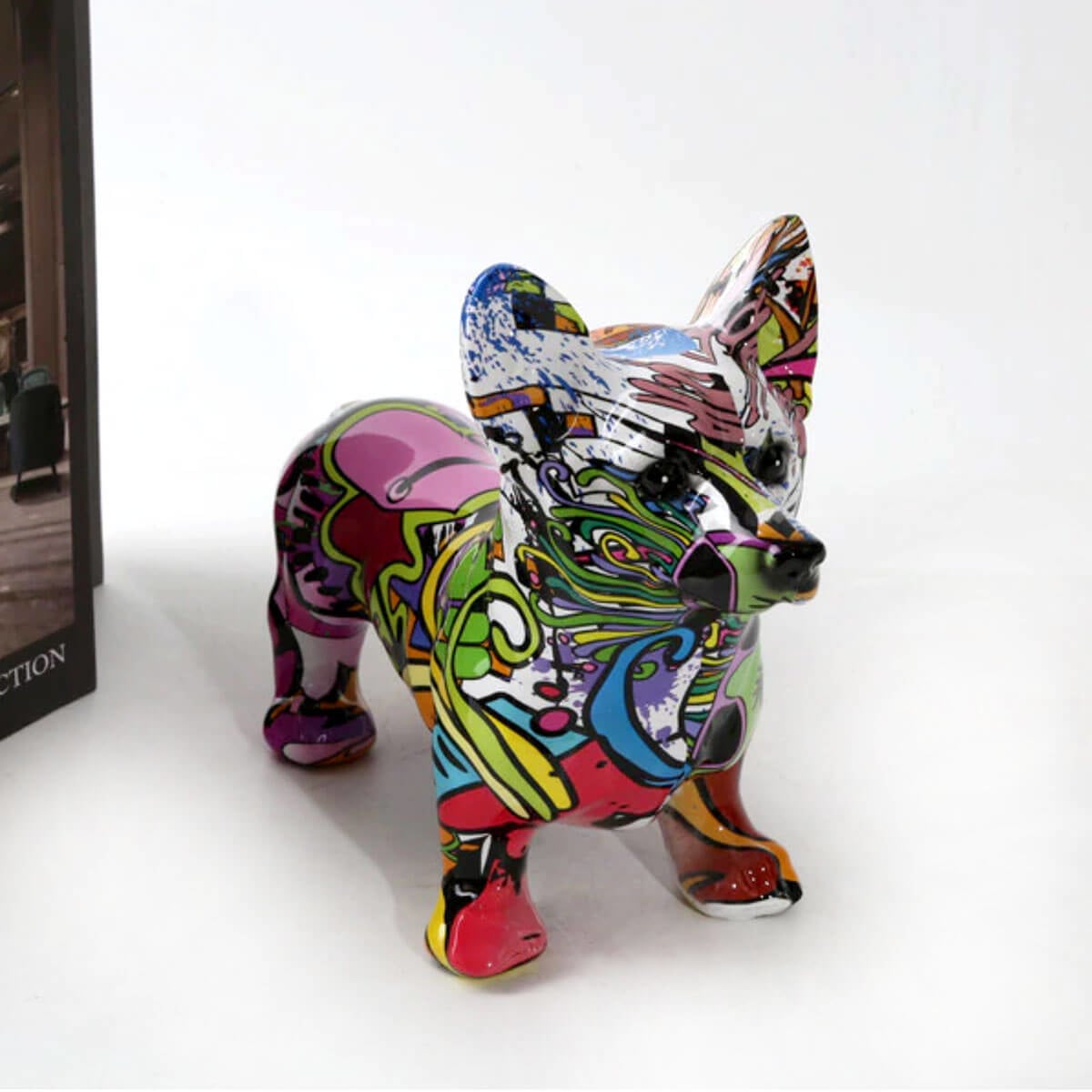 Estátua de cachorro Corgi Escultura de arte em grafite colorido