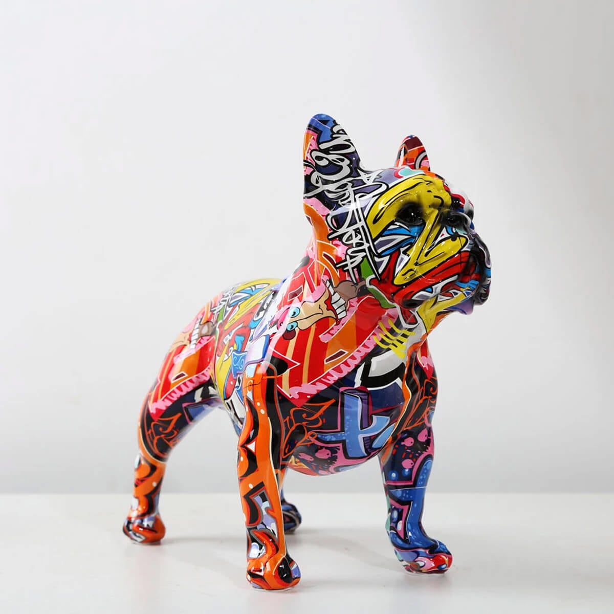 Statua di Bulldog francese Scultura colorata di cane Frenchie in resina  colorata